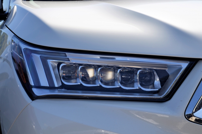 automobile-LE BAR SUR LOUP-min_acura-headlamp-2834131